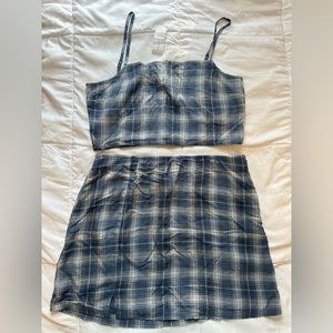 American Eagle two piece matching set. High waisted skirt + crop top